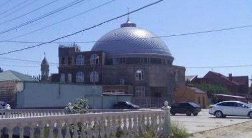 Здание мечети на улице Венгерских бойцов в Махачкале. Фото Патимат Махмудовой для «Кавказского узла» Здание мечети на улице Венгерских бойцов в Махачкале. Фото Патимат Махмудовой для «Кавказского узла»
