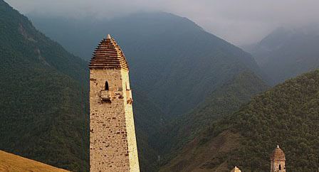 Чеченская башня. Фото: Vyacheslav Argenberg https://ru.wikipedia.org Чеченская башня. Фото: Vyacheslav Argenberg https://ru.wikipedia.org