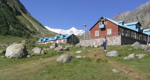 Ущелье Безенги. Фото: Гетман https://ru.wikipedia.org Ущелье Безенги. Фото: Гетман https://ru.wikipedia.org
