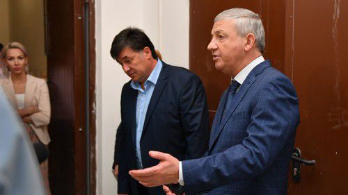 Директор Национального музея Северной Осетии Валерий Кубалов и глава республики Вячеслав Битаров. 29 июля 2019 года. Фото пресс-службы главы и правительства Северной Осетии Директор Национального музея Северной Осетии Валерий Кубалов и глава республики Вячеслав Битаров. 29 июля 2019 года. Фото пресс-службы главы и правительства Северной Осетии