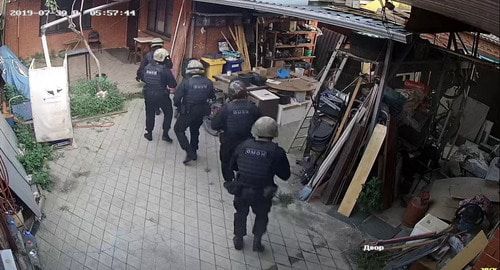 Силовики провели обыски в домах активистов и офисе "Эковахты". Фото: пресс-служба "Экологической вахты по Северному Кавказу" http://ewnc.org/node/26998 Силовики провели обыски в домах активистов и офисе "Эковахты". Фото: пресс-служба "Экологической вахты по Северному Кавказу" http://ewnc.org/node/26998