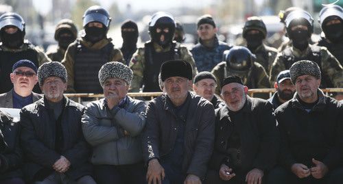 Митинг в Магасе. 7 октября 2018 г. Фото: REUTERS/Maxim Shemetov Митинг в Магасе. 7 октября 2018 г. Фото: REUTERS/Maxim Shemetov
