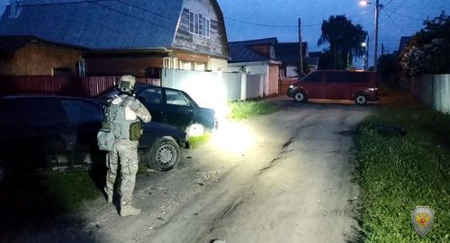 Сотрудник спецслужб во время КТО. Фото Пресс-служба НАК http://nac.gov.ru/kontrterroristicheskie-operacii/v-hode-kto-v-kolchugino-neytralizovany-dvoe.html Сотрудник спецслужб во время КТО. Фото Пресс-служба НАК http://nac.gov.ru/kontrterroristicheskie-operacii/v-hode-kto-v-kolchugino-neytralizovany-dvoe.html