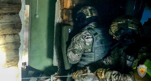 Сотрудники спецслужб во время проведения КТО. Фото Пресс-служба НАК http://nac.gov.ru/kontrterroristicheskie-operacii/v-hode-kto-v-kolchugino-neytralizovany-dvoe.html Сотрудники спецслужб во время проведения КТО. Фото Пресс-служба НАК http://nac.gov.ru/kontrterroristicheskie-operacii/v-hode-kto-v-kolchugino-neytralizovany-dvoe.html