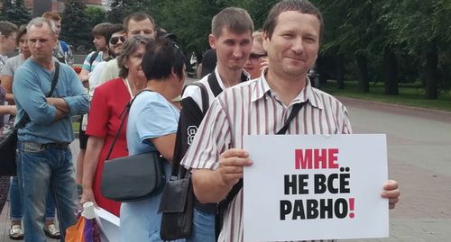 Активисты стоят в очереди, чтобы провести пикет. Фото Татьяны Филимоновой для "Кавказского узла". Активисты стоят в очереди, чтобы провести пикет. Фото Татьяны Филимоновой для "Кавказского узла".