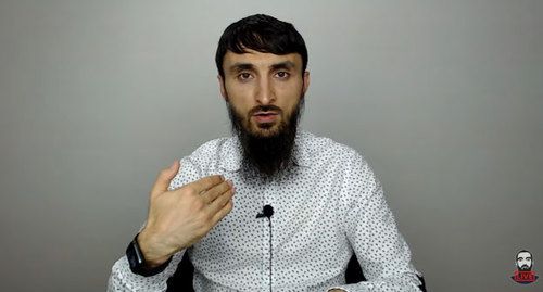 Кадр видео Тумсо Абдурахманова "Прямой эфир | 15.08.2019 | Вызов Кадырову" https://www.youtube.com/watch?v=kSm-g-l8HJo Кадр видео Тумсо Абдурахманова "Прямой эфир | 15.08.2019 | Вызов Кадырову" https://www.youtube.com/watch?v=kSm-g-l8HJo