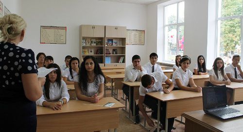 Первый звонок. Фото Никиты Серебрянникова для "Кавказского узла" Первый звонок. Фото Никиты Серебрянникова для "Кавказского узла"