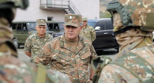 Министр вооруженных сил, начальник генерального штаба, генерал-лейтенант Артак Давтян с рабочим визитом в республики в северо-восточном границе, расположенных в воинских частях: Фото: пресс-служба Минобороны Армении, http://www.mil.am Министр вооруженных сил, начальник генерального штаба, генерал-лейтенант Артак Давтян с рабочим визитом в республики в северо-восточном границе, расположенных в воинских частях: Фото: пресс-служба Минобороны Армении, http://www.mil.am