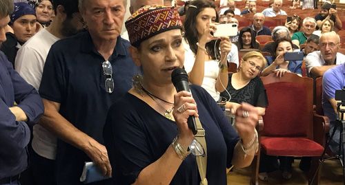 Участники слушаний по поводу принятия новых правил землепользования. Фото Патимат Махмудовой для "кавказского узла" Участники слушаний по поводу принятия новых правил землепользования. Фото Патимат Махмудовой для "кавказского узла"