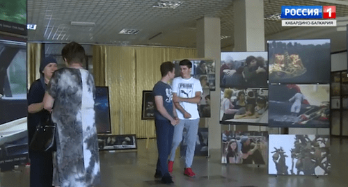 Выставка "Помнить, чтобы жить" в Нальчике. Кадр видеосюжета "Вести КБР". Выставка "Помнить, чтобы жить" в Нальчике. Кадр видеосюжета "Вести КБР".
