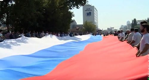 День государственного флага РФ отметили в Чечне. Фото: кадр видео
ЧГТРК "Грозный" День государственного флага РФ отметили в Чечне. Фото: кадр видео
ЧГТРК "Грозный"