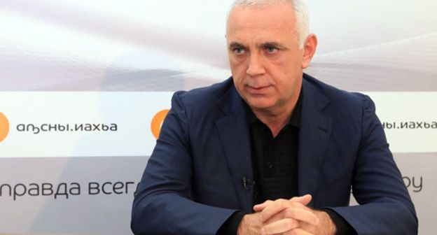 Алхас Квициния. Фото: скриншот видео apsny.today
https://www.youtube.com/watch?v=MwzGfq3E90U