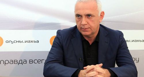 Алхас Квициния. Фото: скриншот видео apsny.today
https://www.youtube.com/watch?v=MwzGfq3E90U Алхас Квициния. Фото: скриншот видео apsny.today
https://www.youtube.com/watch?v=MwzGfq3E90U