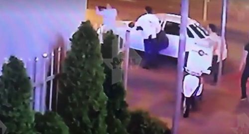 Перестрелка между уроженцами Чечни и Дагестана в Краснодаре. 21 августа 2019 года. © Скриншот из видео РЕН ТВ Перестрелка между уроженцами Чечни и Дагестана в Краснодаре. 21 августа 2019 года. © Скриншот из видео РЕН ТВ