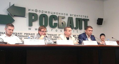 Участники пресс-конференции в пресс-центре "Росбалт" в Москве. Фото Рустама Джалилова для "Кавказского узла". Участники пресс-конференции в пресс-центре "Росбалт" в Москве. Фото Рустама Джалилова для "Кавказского узла".