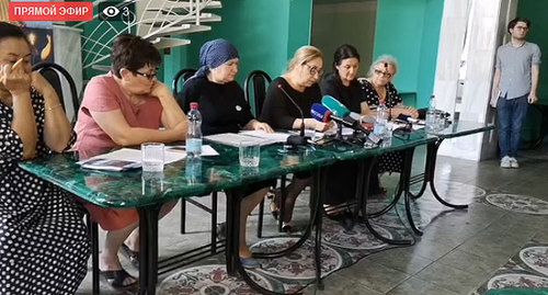 Пресс-конференция "Матерей Беслана". 1 сентября 2019 года. Кадр видеотрансляции прямого эфира https://www.facebook.com/fidarchuk/videos/2670929209605408/?story_fbid=2670929209605408&id=100000650649206 Пресс-конференция "Матерей Беслана". 1 сентября 2019 года. Кадр видеотрансляции прямого эфира https://www.facebook.com/fidarchuk/videos/2670929209605408/?story_fbid=2670929209605408&id=100000650649206