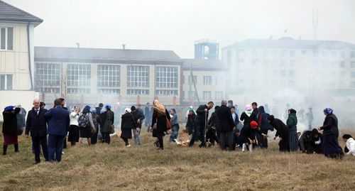 Субботник в Грозном. Фото: пресс-служба администрации Грозного http://chechnya.gov.ru/novosti/okolo-70-tysyach-chelovek-vyshli-na-subbotniki-v-groznom/ Субботник в Грозном. Фото: пресс-служба администрации Грозного http://chechnya.gov.ru/novosti/okolo-70-tysyach-chelovek-vyshli-na-subbotniki-v-groznom/