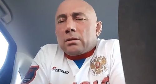 Гаджимурад Исабеков. Фото: Кадр видео Гаджимурада Исабекова "Обращение Рамзану" https://www.youtube.com/watch?v=sOVfdEyTli4 Гаджимурад Исабеков. Фото: Кадр видео Гаджимурада Исабекова "Обращение Рамзану" https://www.youtube.com/watch?v=sOVfdEyTli4
