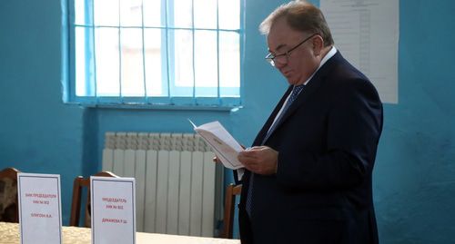 Махмуд-Али Калиматов. Фото Пресс-служба правительства Ингушетии http://www.ingushetia.ru/news/m_kalimatov_proveril_gotovnost_izbiratelnykh_uchastkov_k_edinomu_dnyu_golosovaniya_/ Махмуд-Али Калиматов. Фото Пресс-служба правительства Ингушетии http://www.ingushetia.ru/news/m_kalimatov_proveril_gotovnost_izbiratelnykh_uchastkov_k_edinomu_dnyu_golosovaniya_/