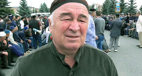 Малсаг Ужахов. Фото: кадр видео Совет тейпов ингушского народа "Разъяснение председателя Совета тейпов ингушского народа сложившейся ситуации в Магасе", https://www.youtube.com/watch?v=MP8DuZa47aQ Малсаг Ужахов. Фото: кадр видео Совет тейпов ингушского народа "Разъяснение председателя Совета тейпов ингушского народа сложившейся ситуации в Магасе", https://www.youtube.com/watch?v=MP8DuZa47aQ