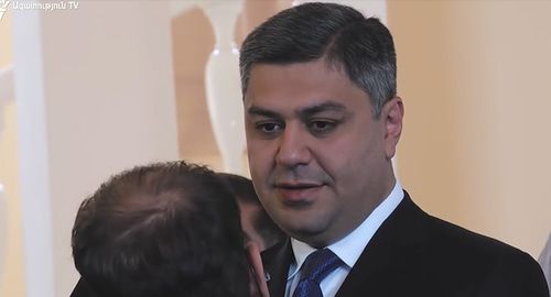 Артур Ванецян. Фото кадр видео Գաղտնալսման պատվիրատուն մեկն է և «լայն» ճանաչում ունի․ Արթուր Վանեցյան https://yandex.ru/video/preview/?filmId=12327438574765565679&text=%D0%90%D1%80%D1%82%D1%83%D1%80%D0%B0+%D0%92%D0%B0%D0%BD%D0%B5%D1%86%D1%8F%D0%BD%D0%B0&noreask=1&path=wizard&parent-reqid=1568698588473229-553593711665335065300120-vla1-0262&redircnt=1568698642.1 Артур Ванецян. Фото кадр видео Գաղտնալսման պատվիրատուն մեկն է և «լայն» ճանաչում ունի․ Արթուր Վանեցյան https://yandex.ru/video/preview/?filmId=12327438574765565679&text=%D0%90%D1%80%D1%82%D1%83%D1%80%D0%B0+%D0%92%D0%B0%D0%BD%D0%B5%D1%86%D1%8F%D0%BD%D0%B0&noreask=1&path=wizard&parent-reqid=1568698588473229-553593711665335065300120-vla1-0262&redircnt=1568698642.1