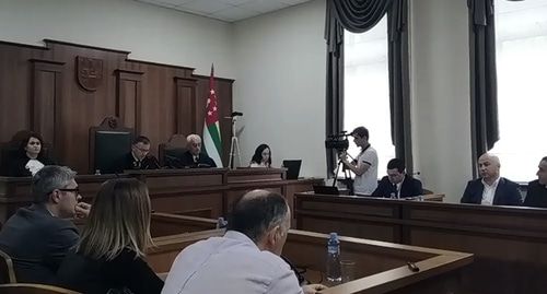 Заседание Верховного суда Абхазии. Фото: кадр видео страницы FB Информационное Агентство "Аиашара" https://www.facebook.com/aiashara/videos/237991957126056/?__tn__=-R Заседание Верховного суда Абхазии. Фото: кадр видео страницы FB Информационное Агентство "Аиашара" https://www.facebook.com/aiashara/videos/237991957126056/?__tn__=-R