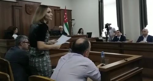 Заседание Верховного суда Абхазии. Фото: скриншот с видео на странице Facebook информационного агентства "Аиашара" https://www.facebook.com/aiashara/videos/237991957126056/ Заседание Верховного суда Абхазии. Фото: скриншот с видео на странице Facebook информационного агентства "Аиашара" https://www.facebook.com/aiashara/videos/237991957126056/