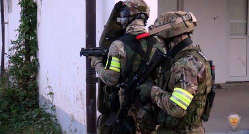 Спецоперация в Чегеме. Фото: Пресс-служба НАК http://nac.gov.ru/kontrterroristicheskie-operacii/v-hode-kto-v-chegeme-neytralizovany-dvoe.html#&gid=1&pid=2 Спецоперация в Чегеме. Фото: Пресс-служба НАК http://nac.gov.ru/kontrterroristicheskie-operacii/v-hode-kto-v-chegeme-neytralizovany-dvoe.html#&gid=1&pid=2