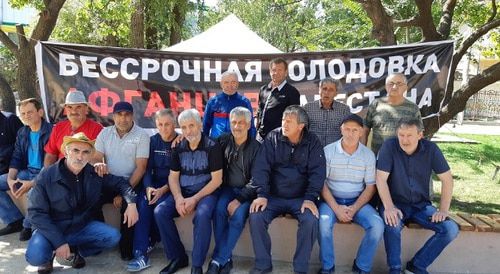 Ветераны-афганцы, объявившие бессрочную голодовку в Махачкале. Фото Тимура Исаева для "Кавказского узла" Ветераны-афганцы, объявившие бессрочную голодовку в Махачкале. Фото Тимура Исаева для "Кавказского узла"