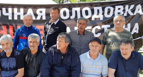 Голодовка ветеранов-афганцев в Махачкале. Фото Тимура Исаева для "Кавказского узла" Голодовка ветеранов-афганцев в Махачкале. Фото Тимура Исаева для "Кавказского узла"