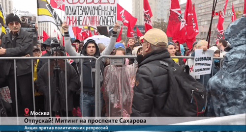 Митинг в Москве. Фото: кадр видеотрансляции Радио "Свобода" https://www.youtube.com/watch?v=hla_XCK0bBQ Митинг в Москве. Фото: кадр видеотрансляции Радио "Свобода" https://www.youtube.com/watch?v=hla_XCK0bBQ