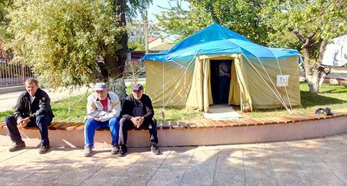 Протест ветеранов-афганцев в махачкалинском парке продолжается четырнадцатый день. Махачкала, 30 сентября 2019 г. Фото Расула Магомедова для "Кавказского узла" Протест ветеранов-афганцев в махачкалинском парке продолжается четырнадцатый день. Махачкала, 30 сентября 2019 г. Фото Расула Магомедова для "Кавказского узла"