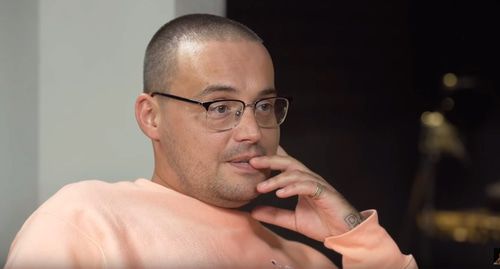 Рэпер Гуф. Фото: кадр видео Ксения Собчак
"GUF - о миллионе дизов с Тимати, психушке и любви к Топурии | ОСТОРОЖНО, СОБЧАК!", https://youtu.be/hGfTWnLOiK8 Рэпер Гуф. Фото: кадр видео Ксения Собчак
"GUF - о миллионе дизов с Тимати, психушке и любви к Топурии | ОСТОРОЖНО, СОБЧАК!", https://youtu.be/hGfTWnLOiK8