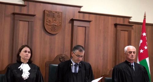 Заседание Верховного суда Абхазии по иску Алхаса Квициниа . Фото Пресс-служба Верховного суда Абхазии https://www.vs-ra.org/press-tsentr/newsevent/detail.php?ELEMENT_ID=763 Заседание Верховного суда Абхазии по иску Алхаса Квициниа . Фото Пресс-служба Верховного суда Абхазии https://www.vs-ra.org/press-tsentr/newsevent/detail.php?ELEMENT_ID=763