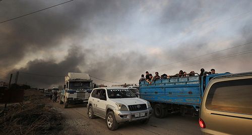 Эвакуация людей из-под обстрелов в Сирии. 9 октября 2019 г. Фото: REUTERS/Rodi Said Эвакуация людей из-под обстрелов в Сирии. 9 октября 2019 г. Фото: REUTERS/Rodi Said