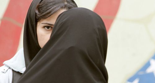 Девушки в хиджабах. Фото: REUTERS/Morteza Nikoubazl (IRAN) Девушки в хиджабах. Фото: REUTERS/Morteza Nikoubazl (IRAN)