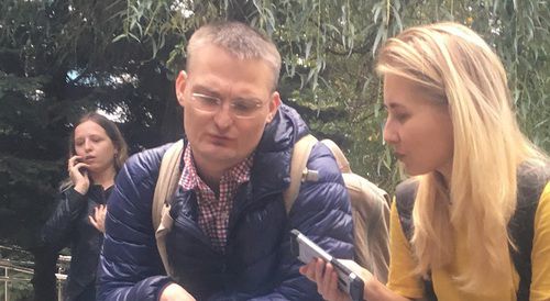 Михаил Беньяш (в центре) дает интервью. Фото Анны Грицевич для "Кавказского узла"
Михаил Беньяш (в центре) дает интервью. Фото Анны Грицевич для "Кавказского узла"
