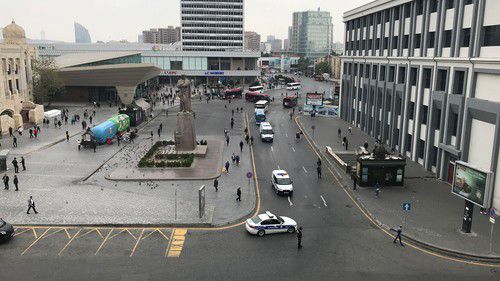 Площадь перед метро "28 мая" в Баку. Фото Фаика Меджида для "Кавказского узла" Площадь перед метро "28 мая" в Баку. Фото Фаика Меджида для "Кавказского узла"