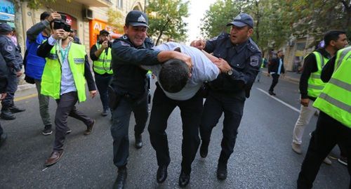 Задержания на митинге оппозиции в Баку 19 октября 2019 года. Фото Азиза Каримова для "Кавказского узла" Задержания на митинге оппозиции в Баку 19 октября 2019 года. Фото Азиза Каримова для "Кавказского узла"
