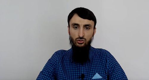Тумсо Абдурахманов. Скриншот видео Radio Europa Liberă - Moldova https://www.youtube.com/watch?v=_s2uZT2jIVE Тумсо Абдурахманов. Скриншот видео Radio Europa Liberă - Moldova https://www.youtube.com/watch?v=_s2uZT2jIVE