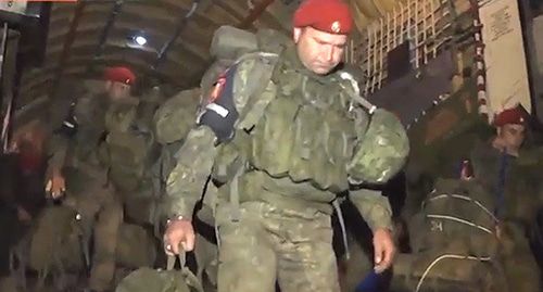 Бойцы подразделения военной полиции, дислоцированного в Чечне, прибыли на границу Сирии и Турции. Фото: кадр видео телеканала "Звезда" https://tvzvezda.ru/news/forces/content/20191025429-pglRb.html Бойцы подразделения военной полиции, дислоцированного в Чечне, прибыли на границу Сирии и Турции. Фото: кадр видео телеканала "Звезда" https://tvzvezda.ru/news/forces/content/20191025429-pglRb.html