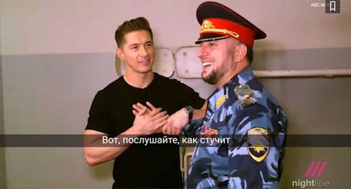 Джеймс Лонгман и Апти Алаудинов. Кадр видео https://(