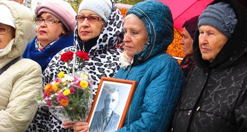 Участники митинга памяти жертв политических репрессий. Волгоград, 30 октября 2019 г. Фото Вячеслава Ященко для "Кавказского узла" Участники митинга памяти жертв политических репрессий. Волгоград, 30 октября 2019 г. Фото Вячеслава Ященко для "Кавказского узла"
