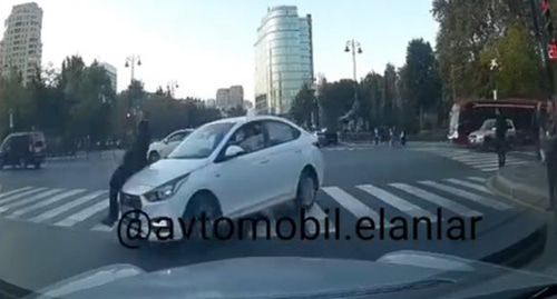 Авария в Баку. Скриншот видео https://www.facebook.com/watch/?v=2364081920510819 Авария в Баку. Скриншот видео https://www.facebook.com/watch/?v=2364081920510819