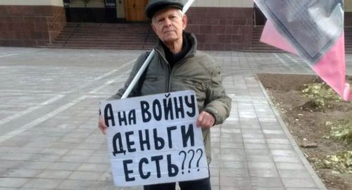 Одиночный пикет активиста Владимира Васильченко в Волгограде. Фото Татьяны Филимоновой для "Кавказского узла" Одиночный пикет активиста Владимира Васильченко в Волгограде. Фото Татьяны Филимоновой для "Кавказского узла"