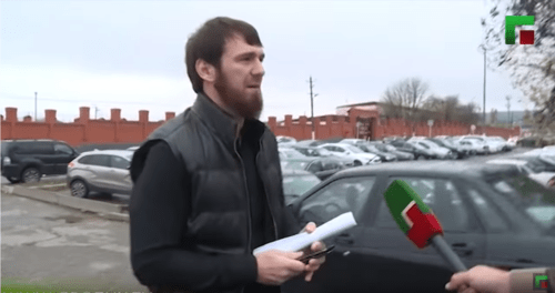 Скриншот сюжета ЧГТРК "Грозный" об Исламе Кадырове, https://youtu.be/S7x6YP53qr4 Скриншот сюжета ЧГТРК "Грозный" об Исламе Кадырове, https://youtu.be/S7x6YP53qr4