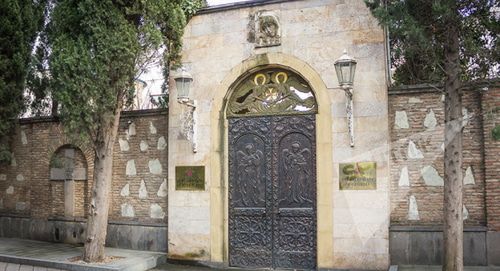 Резиденция патриарха Грузии. Фото: https://ru.wikipedia.org/wiki/Грузинская_православная_церковь Резиденция патриарха Грузии. Фото: https://ru.wikipedia.org/wiki/Грузинская_православная_церковь