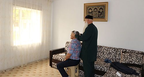 Чеченская народная медицина «Корта озор». Массаж головы. Фото: электронный каталог объектов нематериального культурного наследия Чеченской Республики http://konknchr.ru/ Чеченская народная медицина «Корта озор». Массаж головы. Фото: электронный каталог объектов нематериального культурного наследия Чеченской Республики http://konknchr.ru/