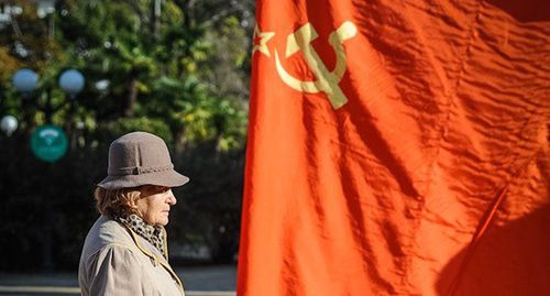 Участница митинга КПРФ. © Фото: Нина Зотина, ЮГА.ру https://www.yuga.ru/photo/1707.html Участница митинга КПРФ. © Фото: Нина Зотина, ЮГА.ру https://www.yuga.ru/photo/1707.html