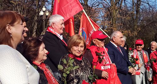Митинг коммунистов в Нальчике. 7 ноября 2019 г. Фото Людмилы Маратовой для "Кавказского узла" Митинг коммунистов в Нальчике. 7 ноября 2019 г. Фото Людмилы Маратовой для "Кавказского узла"